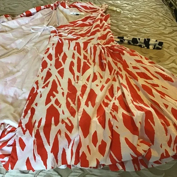 Diane Von Furstenberg Red and White V-Neck Fit and Flare Midi Dress - Picture 12 of 16